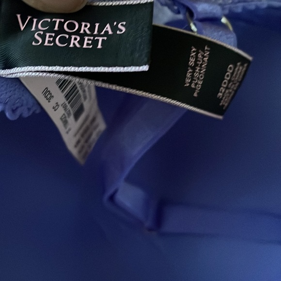 Victoria’s Secret Very Sexy Lace Push-up Bra NWT 32DDD - Picture 5 of 9